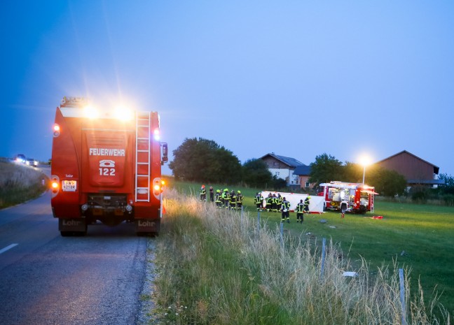 Autolenker (29) bei Verkehrsunfall in Gilgenberg am Weilhart tödlich verunglückt