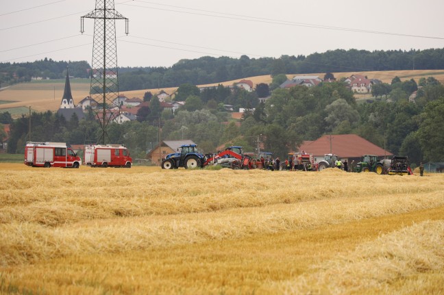 Weiterhin mehrere Feuerwehren bei Feldbränden in Oberösterreich im Einsatz