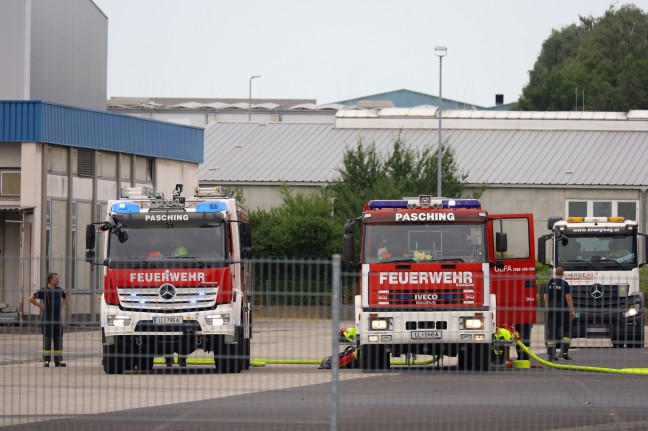 Containerbrand bei einem Logistikunternehmen in Pasching