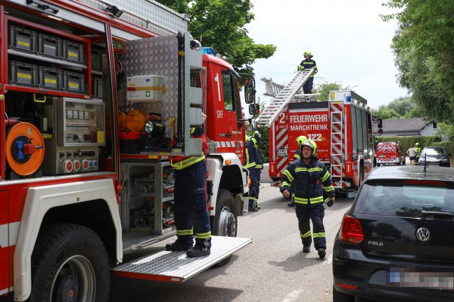 Personenrettung in Marchtrenk: Kleinkind aus versehentlich versperrtem Auto befreit