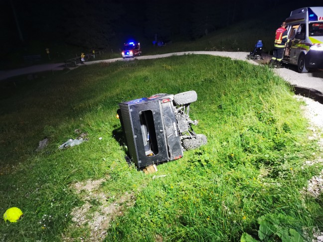 Auto umgestrzt: Menschenrettung nach schwerem Verkehrsunfall auf Wurzeralm in Spital am Pyhrn