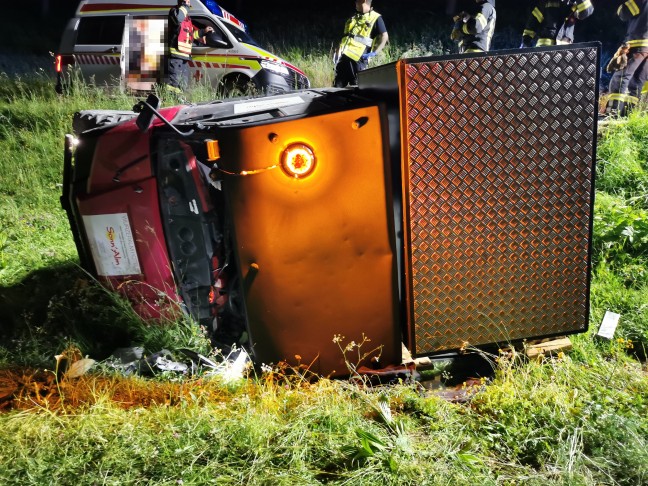 Auto umgestrzt: Menschenrettung nach schwerem Verkehrsunfall auf Wurzeralm in Spital am Pyhrn