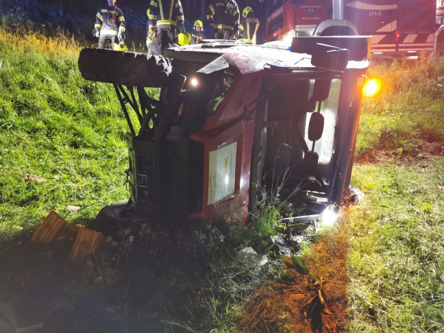 Auto umgestrzt: Menschenrettung nach schwerem Verkehrsunfall auf Wurzeralm in Spital am Pyhrn