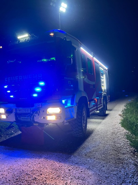 Auto umgestrzt: Menschenrettung nach schwerem Verkehrsunfall auf Wurzeralm in Spital am Pyhrn