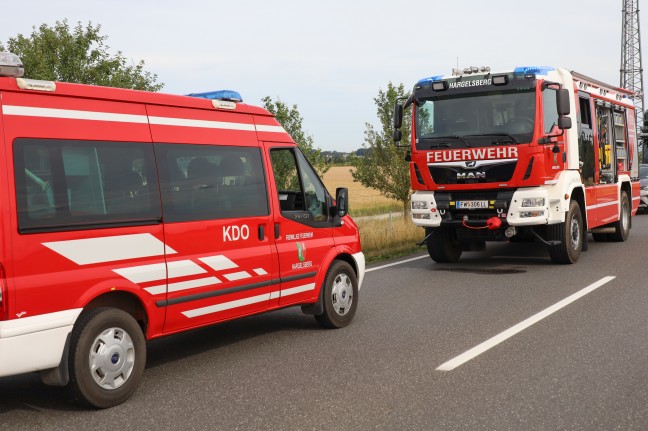 Dach aufgerissen: Schwerer Crash zwischen Kleintransporter und LKW auf Steyrer Straße in Kronstorf 