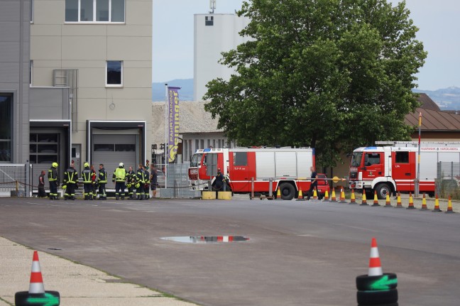 Großalarm für die Feuerwehren bei einem Unternehmen in Enns