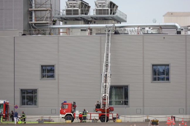 Groalarm fr die Feuerwehren bei einem Unternehmen in Enns