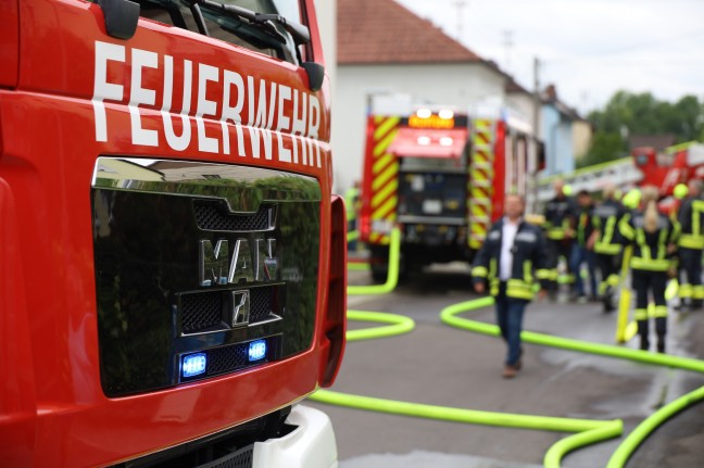 Sechs Feuerwehren bei Wohnungsbrand in einem Haus in Ansfelden im Einsatz