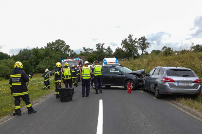 Drei Verletzte bei schwerer Kollision zweier PKW in Scharten