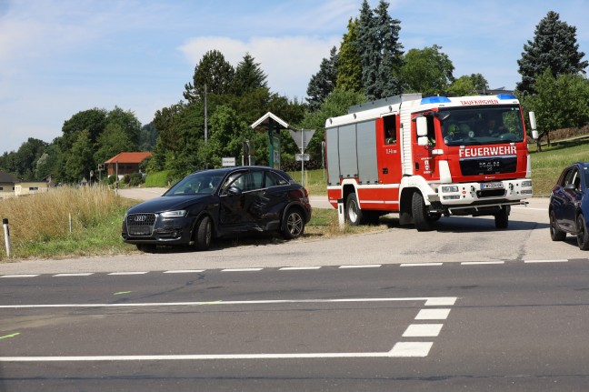 Menschenrettung nach schwerem Kreuzungscrash auf Innviertler Strae bei Taufkirchen an der Trattnach