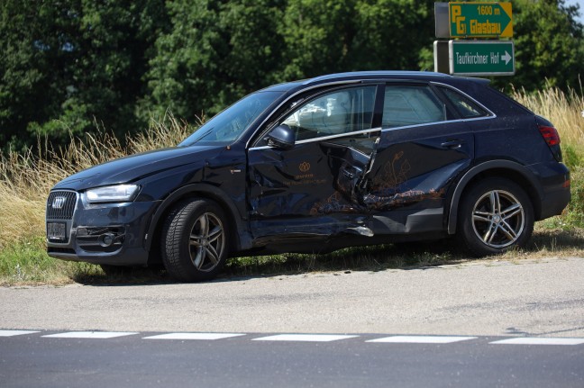 Menschenrettung nach schwerem Kreuzungscrash auf Innviertler Straße bei Taufkirchen an der Trattnach