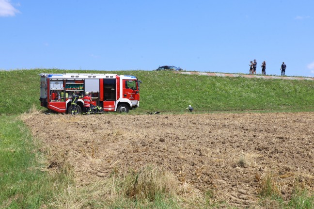 Flugunfall: Flugzeug beim Landeanflug auf Flugplatz in Laakirchen über Landebahn hinausgeschossen