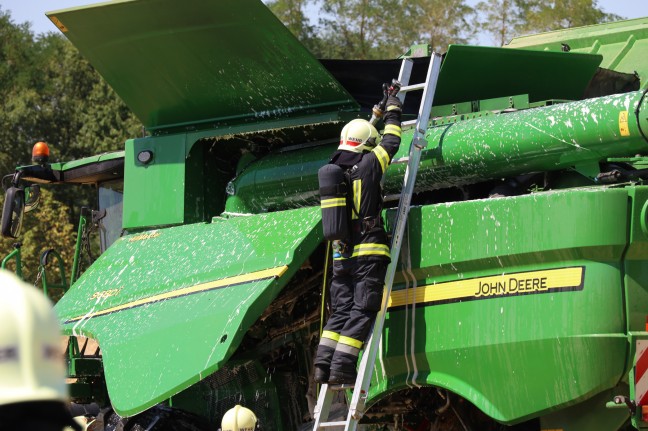 Grerer Brand eines Mhdreschers in Wels-Waidhausen in letzter Minute verhindert