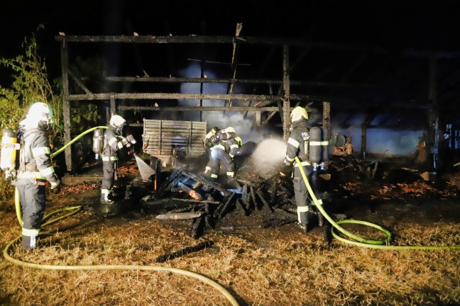 Zehn Feuerwehren bei Vollbrand eines Holzstadels in Pregarten im Einsatz