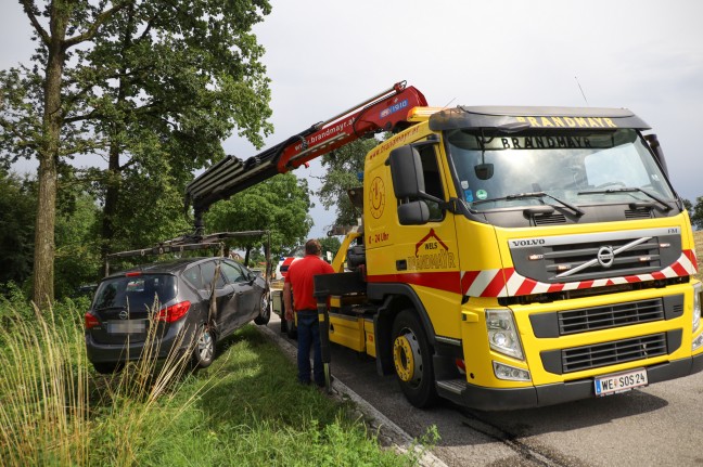 Auto nach Kreuzungskollision in Wels-Oberthan umgestürzt