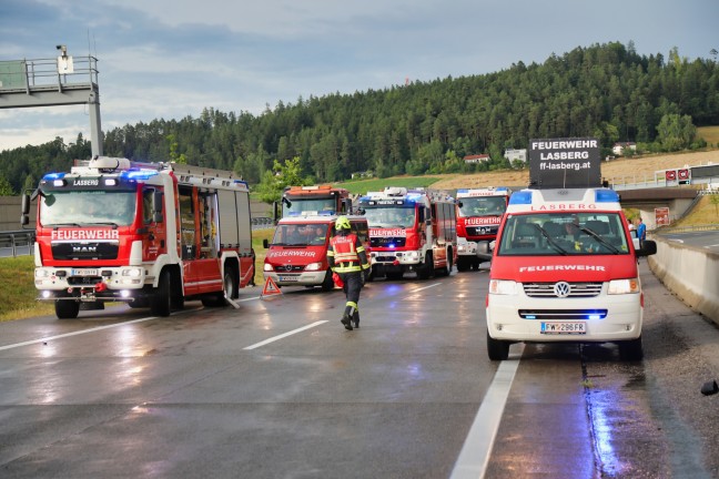 PKW bei Verkehrsunfall auf der Mühlviertler Schnellstraße bei Neumarkt im Mühlkreis überschlagen