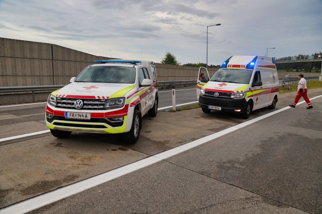 PKW bei Verkehrsunfall auf der Mhlviertler Schnellstrae bei Neumarkt im Mhlkreis berschlagen