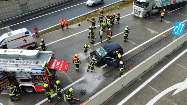 PKW bei Verkehrsunfall auf der Mhlviertler Schnellstrae bei Neumarkt im Mhlkreis berschlagen