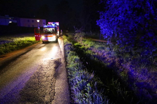 Scheinbar schwerer Unfall in Ried im Innkreis stellte sich als PKW im Graben heraus