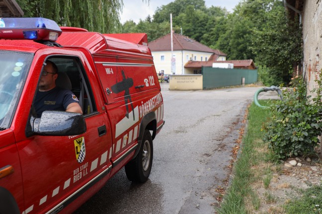 Einsatzkrfte zu Personenrettung auf Firmengelnde in Rottenbach alarmiert