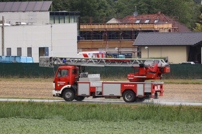 Einsatzkräfte zu Personenrettung auf Firmengelände in Rottenbach alarmiert