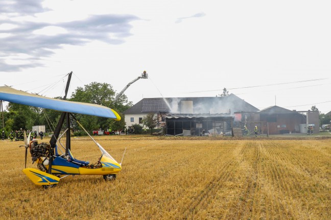 Neun Feuerwehren bei Brand einer Gerätehalle in Waldneukirchen im Einsatz