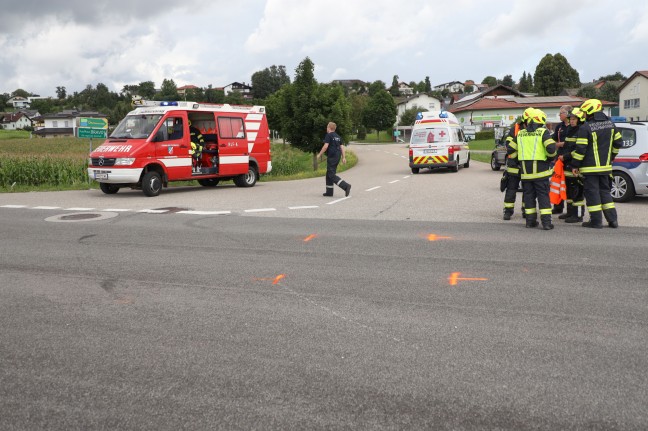 Kreuzungskollision zwischen zwei PKW in Bachmanning