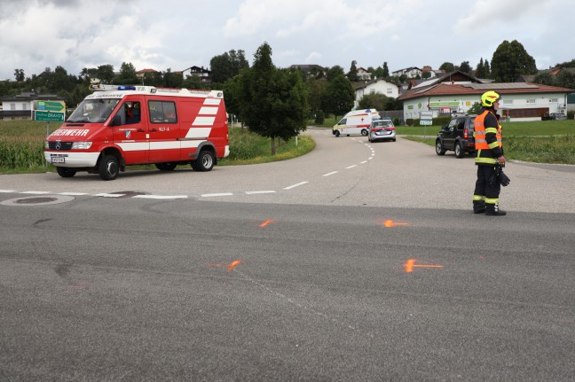 Kreuzungskollision zwischen zwei PKW in Bachmanning