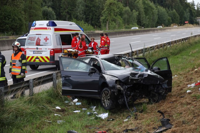 Zwei Schwerverletzte bei Verkehrsunfall auf Westautobahn in Sipbachzell