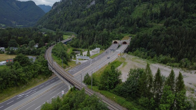 Sperre der Pyhrnautobahn nach Unfall im Falkensteintunnel bei St. Pankraz