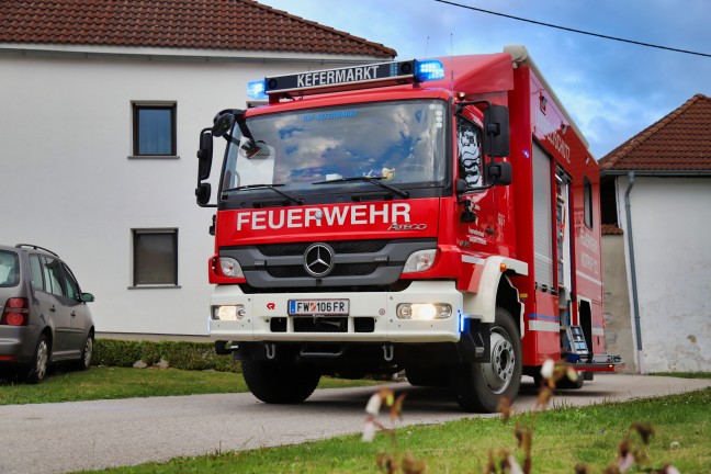 Einsatzkräfte bei mutmaßlichem Gefahrstoffeinsatz in Grünbach im Einsatz