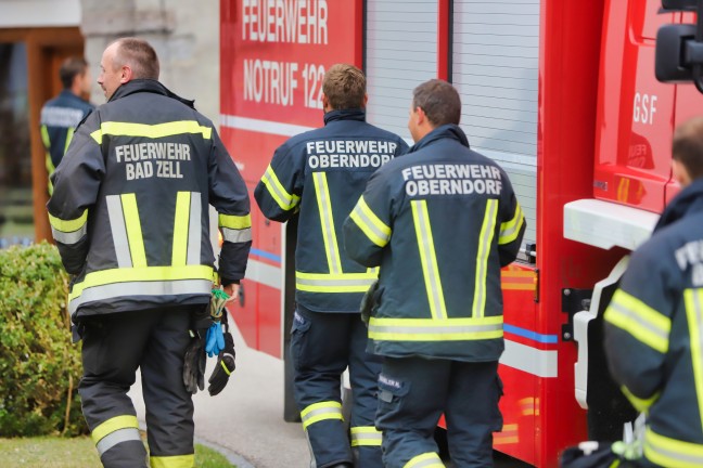 Einsatzkrfte bei mutmalichem Gefahrstoffeinsatz in Grnbach im Einsatz