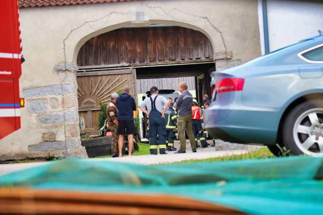 Einsatzkräfte bei mutmaßlichem Gefahrstoffeinsatz in Grünbach im Einsatz