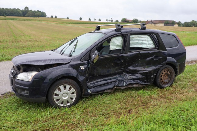 Drei Verletzte bei schwerem Kreuzungscrash zweier PKW in St. Florian