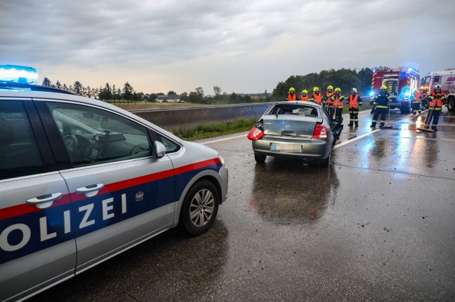 Fünf teils Schwerverletzte bei Verkehrsunfall auf Westautobahn in Eberstalzell