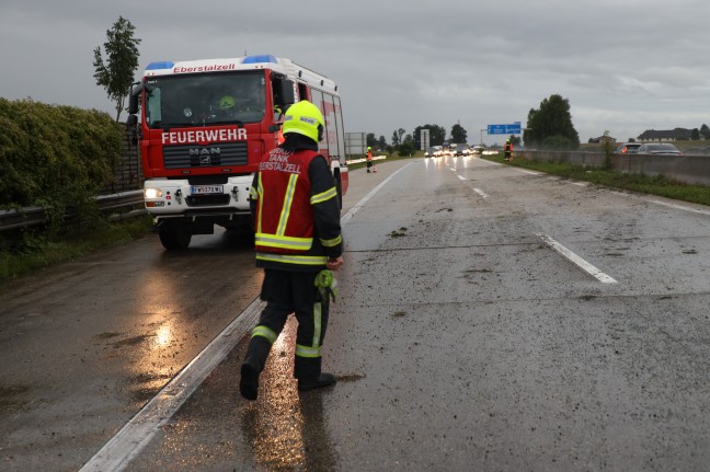 Fünf teils Schwerverletzte bei Verkehrsunfall auf Westautobahn in Eberstalzell