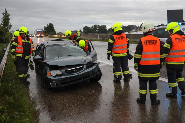 Fünf teils Schwerverletzte bei Verkehrsunfall auf Westautobahn in Eberstalzell