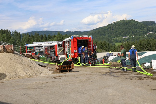 Grobrand verhindert: Zwlf Feuerwehren bei Brand auf Bauernhof in St. Veit im Mhlkreis im Einsatz