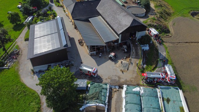 Grobrand verhindert: Zwlf Feuerwehren bei Brand auf Bauernhof in St. Veit im Mhlkreis im Einsatz