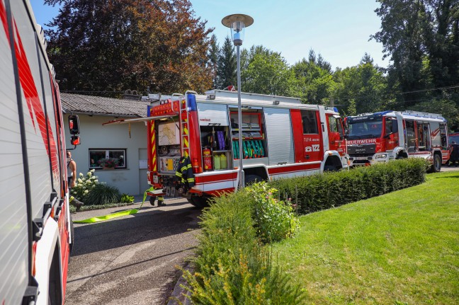 Vier Feuerwehren bei Schwelbrand in einem Bungalowhaus in Altmnster im Einsatz