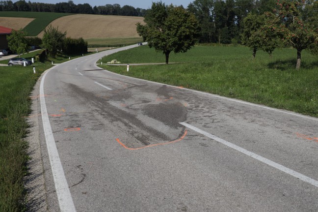 Tödlicher Crash: Motorradlenker (36) bei Überholversuch in St. Florian frontal in PKW gekracht