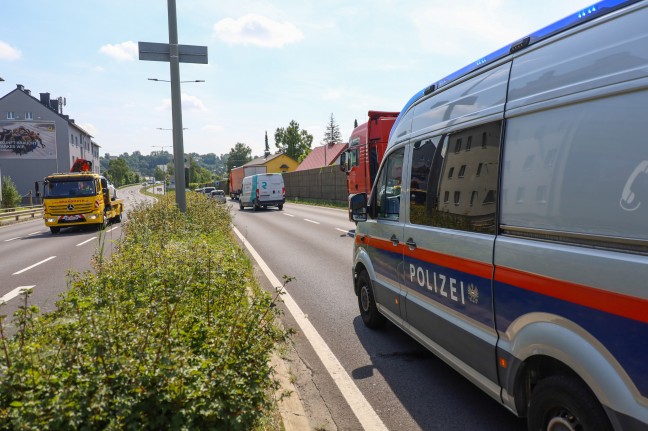 Verkehrsunfall auf der Pyhrnpass Strae in Wels-Pernau fordert eine verletzte Person