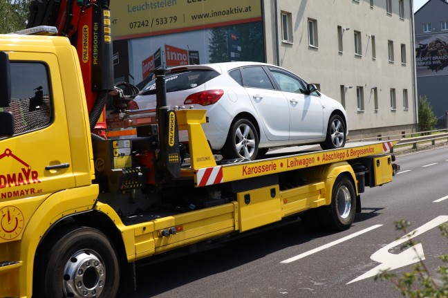 Verkehrsunfall auf der Pyhrnpass Strae in Wels-Pernau fordert eine verletzte Person