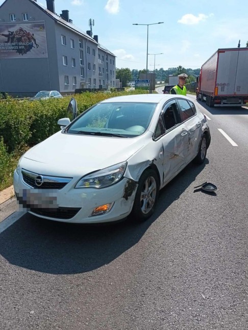 Verkehrsunfall auf der Pyhrnpass Strae in Wels-Pernau fordert eine verletzte Person