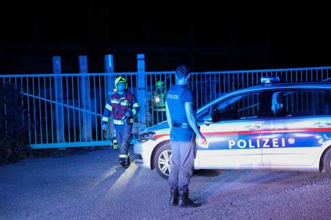 Einsatz von Feuerwehr und Polizei nach gemeldeter Explosion auf Betriebsgelnde in Marchtrenk