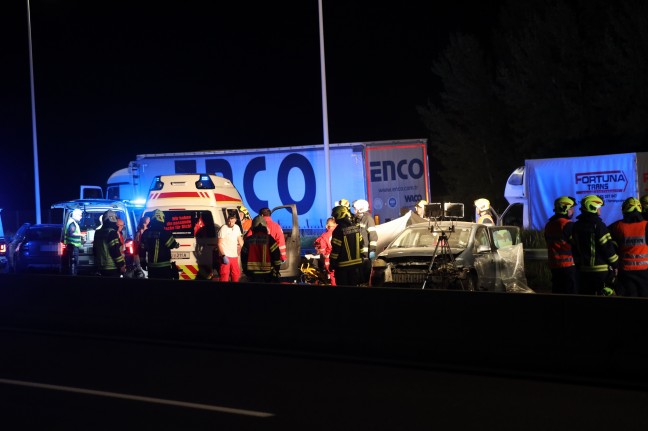 Folgenschwerer Auffahrunfall auf Pyhrnautobahn in Schlierbach fordert vier teils Schwerverletzte