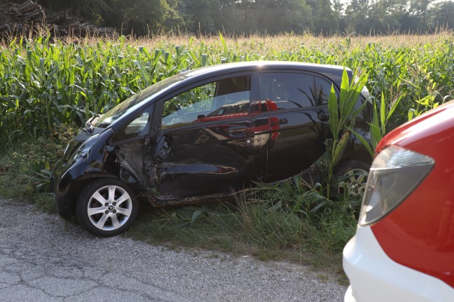 In Maisfeld geschleudert: Kreuzungsunfall zwischen zwei PKW in Pichl bei Wels