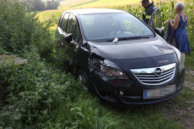 In Maisfeld geschleudert: Kreuzungsunfall zwischen zwei PKW in Pichl bei Wels