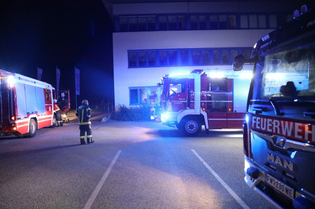 Nchtlicher Brand einer USV-Anlage bei einem Unternehmen in Wels-Neustadt