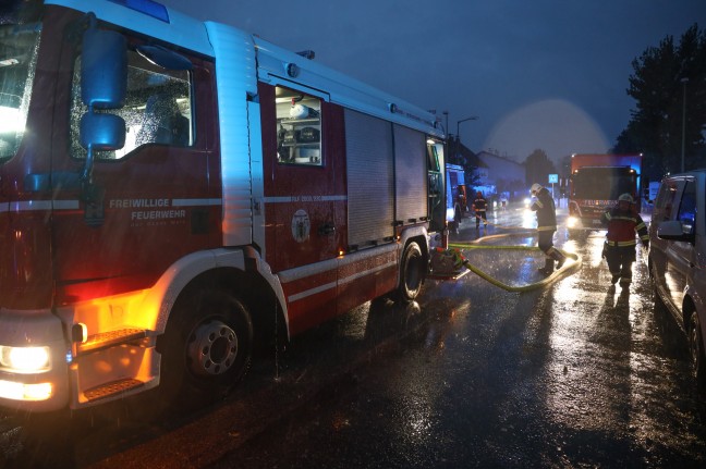 Brand eines Nebengebudes bei einem Wohnhaus in Wels-Pernau